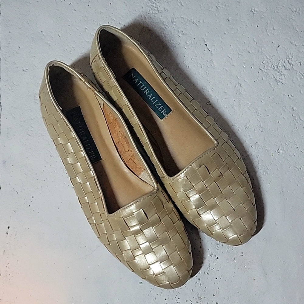 Vintage Naturalizer Women’s Essential Woven Leather Flats, Gold Size 8